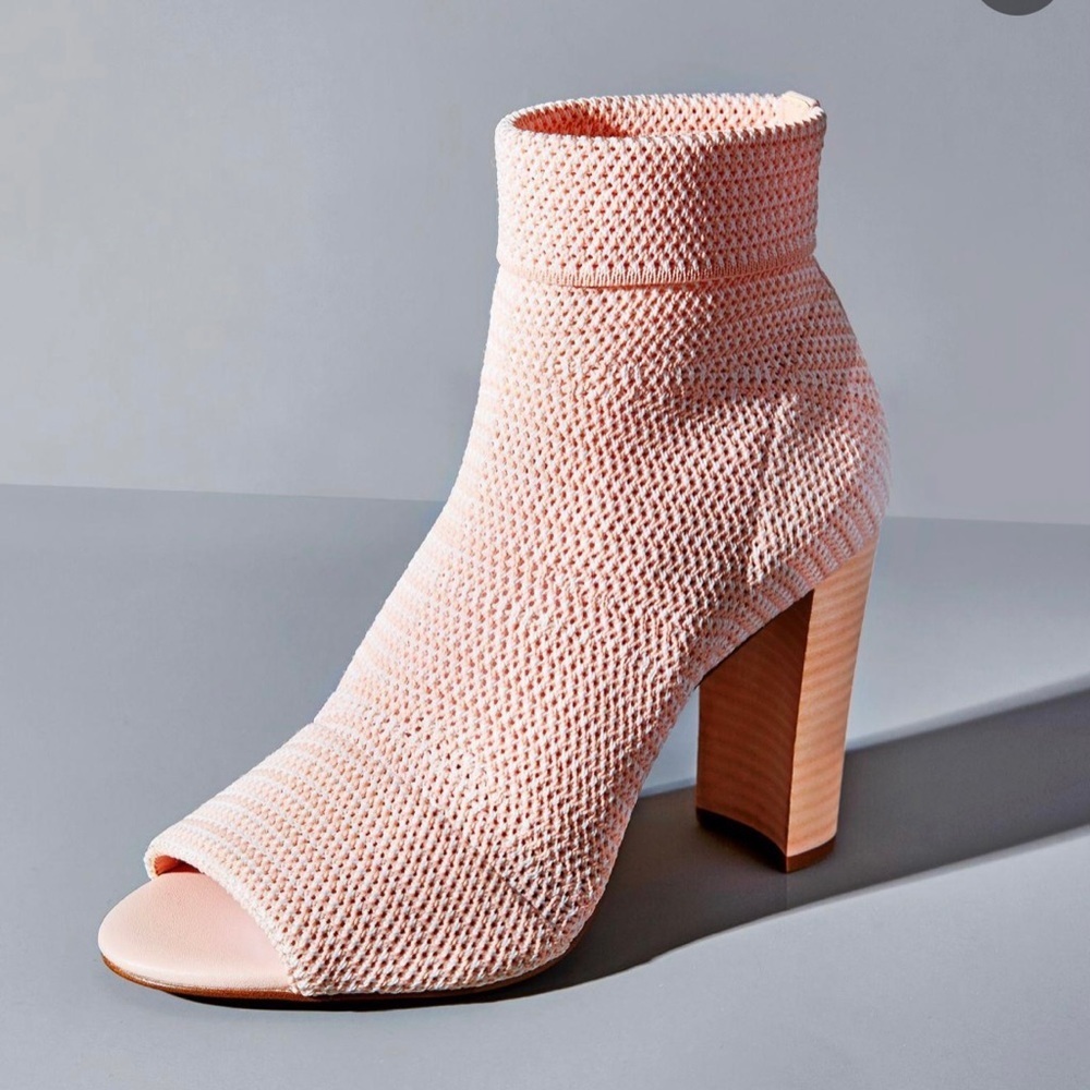 Avec Les Filles Women's Pink Mariah Sock Booties SZ 6 in Pink - Picture 1 of 10